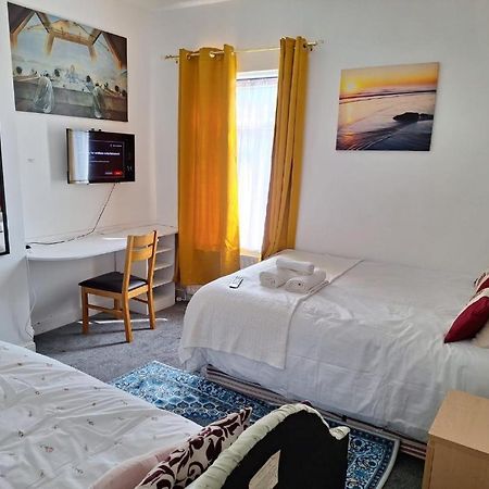 12 Cornwallis Lodge Family Room 1 Stoke-on-Trent Dış mekan fotoğraf
