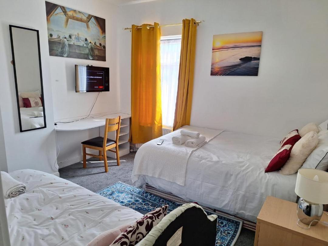 12 Cornwallis Lodge Family Room 1 Stoke-on-Trent Dış mekan fotoğraf