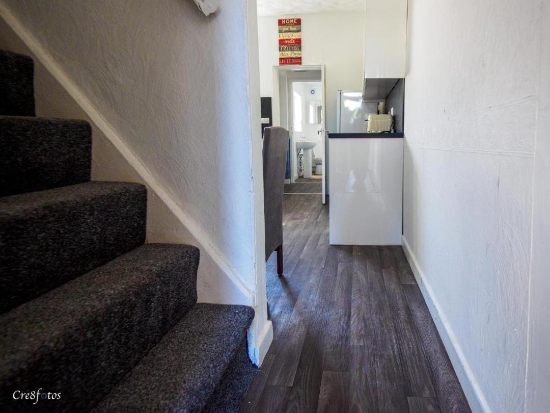 12 Cornwallis Lodge Family Room 1 Stoke-on-Trent Dış mekan fotoğraf