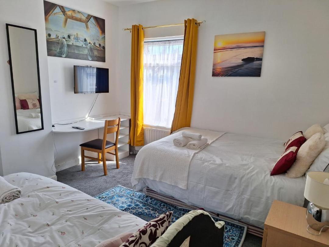 12 Cornwallis Lodge Family Room 1 Stoke-on-Trent Dış mekan fotoğraf